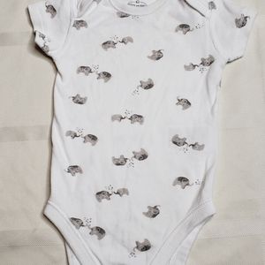 Organic cotton baby onesie 0-3 months